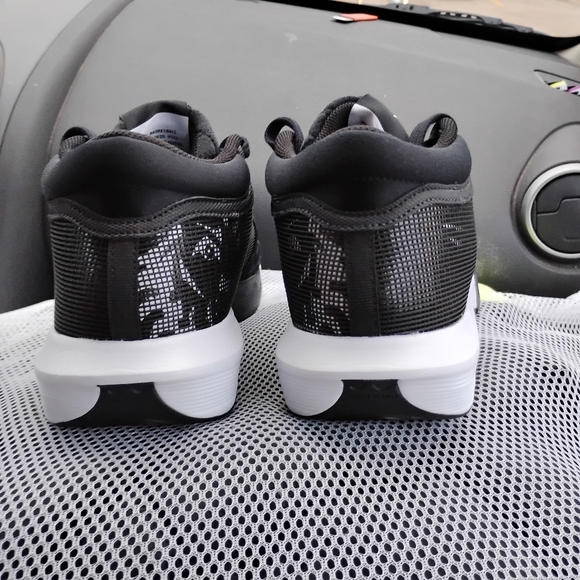 Men's Lebron's black 11.5 - Picture 3 of 9